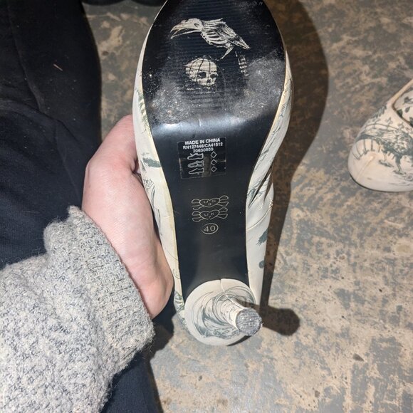 Iron fist high heels - Picture 3 of 4